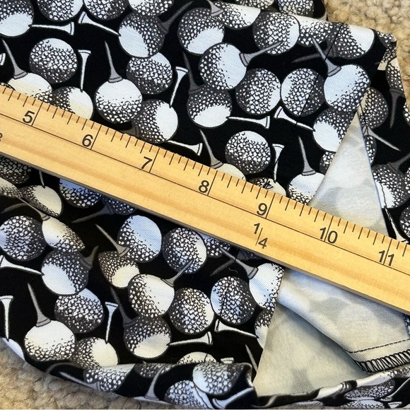 NEW WITH TAGS Izod Black and White Golf Shorts - Picture 7 of 12